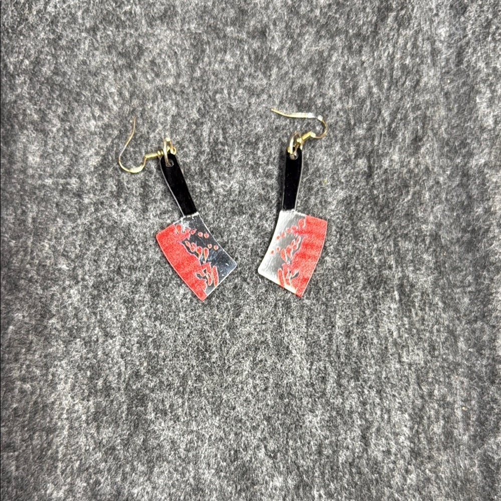 Elegant Red and Black Cleaver Earrings - Picture 3 of 3